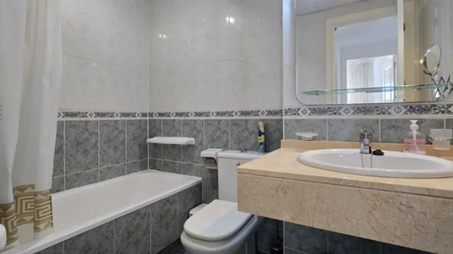 Apartamento de 2 dormitorios en Marbella, Spain No. 1075 № 16
