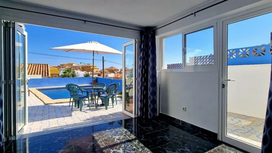 Villa de 4 dormitorios en Fuengirola, Spain No. 566 № 2
