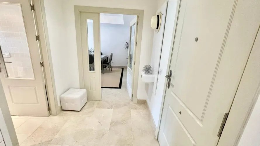 Apartamento de 2 dormitorios en Marbella, Spain No. 342 № 13