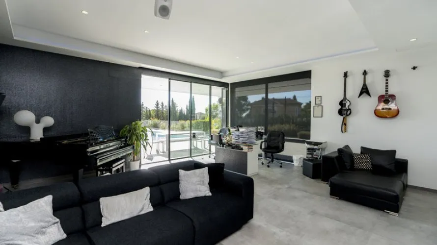 Villa de 4 dormitorios en Estepona, Spain No. 372 № 23