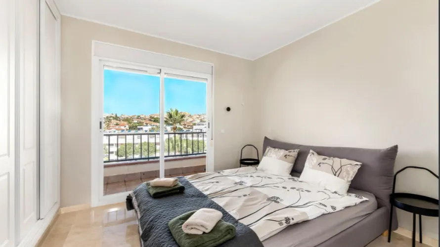 Villa de 5 dormitorios en Mijas Costa, Spain No. 993 № 8