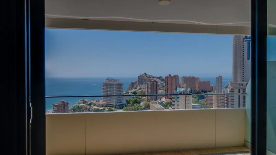 Apartamento de 2 dormitorios en Benidorm, España No. 2521 № 14