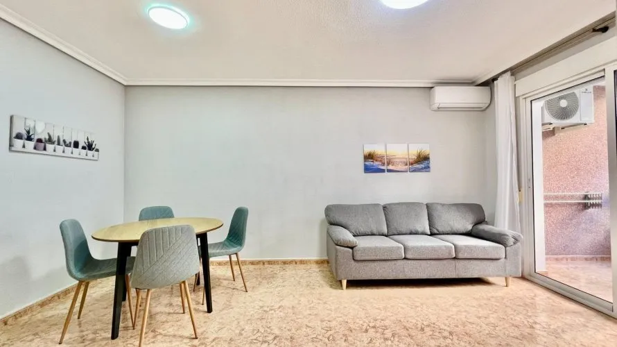 Apartamento de 2 dormitorios en Torrevieja, España No. 2438 № 19