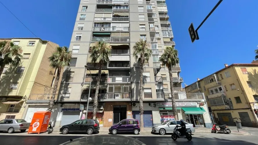 Apartamento de 2 dormitorios en Alicante, España No. 2509 № 1