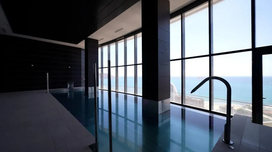 Apartamento de 2 dormitorios en Benidorm, España No. 2521 № 4