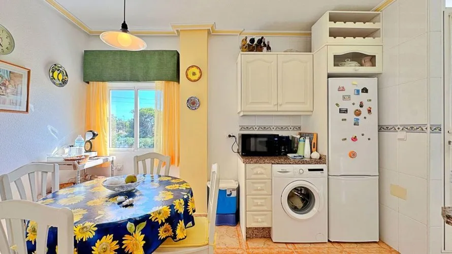 Bungalow de 2 dormitorios en La Zenia, España No. 2168 № 2