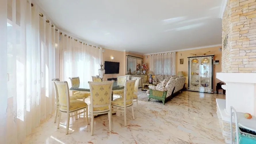 Villa de 7 dormitorios en Maryvilla, España No. 1741 № 2