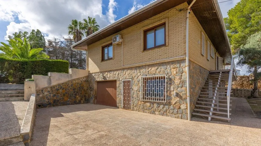 Villa de 5 dormitorios en Campoamor, España No. 2290 № 1