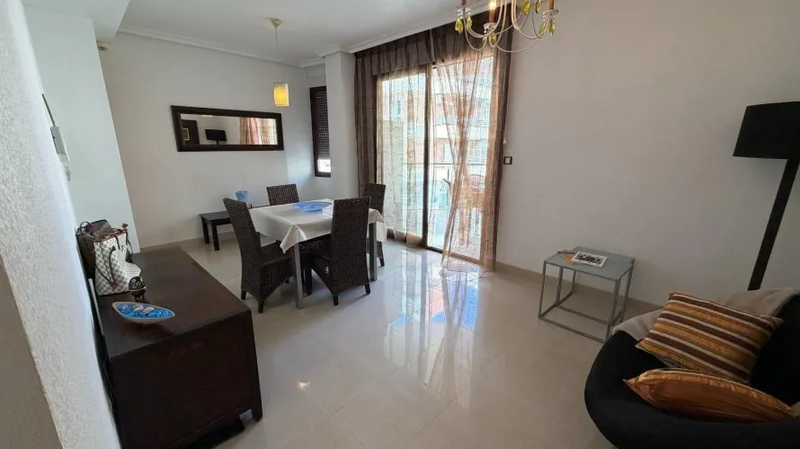 Apartamento de 1 dormitorio en Torrevieja, España No. 2389 № 2