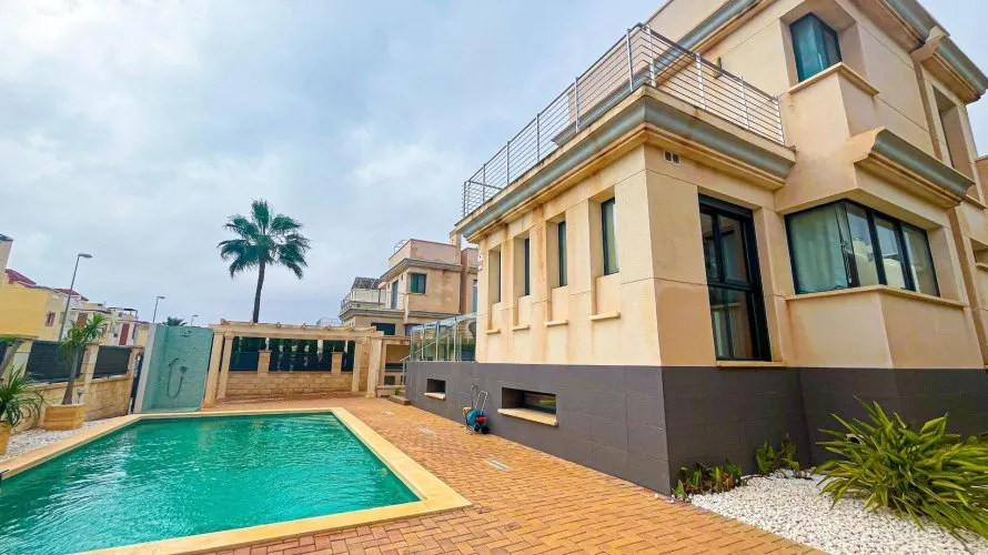Villa de 5 dormitorios en La Zenia, España No. 2527 № 21