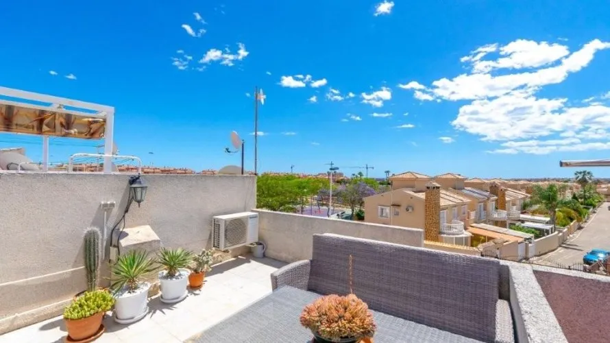 Сasa de 2 dormitorios en Torrevieja, España No. 2448 № 6