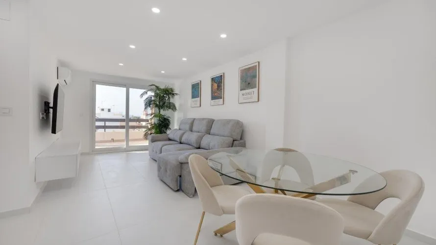 Apartamento de 3 dormitorios en Torrevieja, España No. 2193 № 1