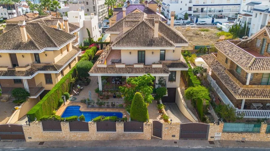 Villa de 6 dormitorios en La Veleta, España No. 2288