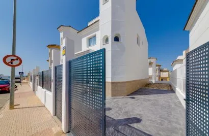 Villa de 3 dormitorios en San Fulgencio, España No. 1818