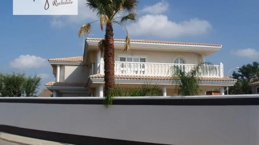 Apartamento de 4 dormitorios en L'Eliana, España No. 2481 № 4