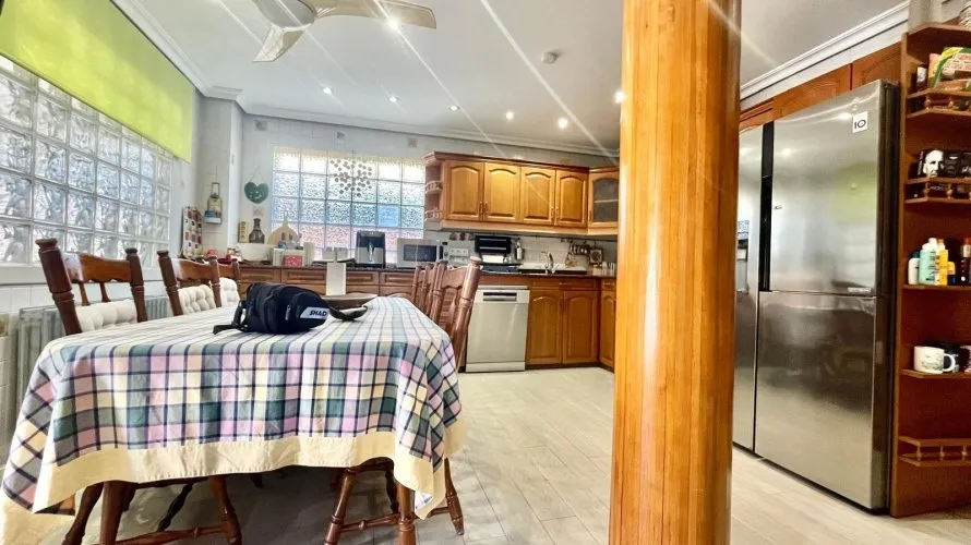 Villa de 4 dormitorios en Torrevieja, España No. 1553 № 24