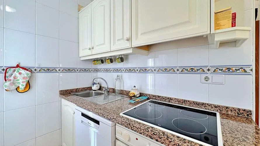 Bungalow de 2 dormitorios en La Zenia, España No. 2168 № 1