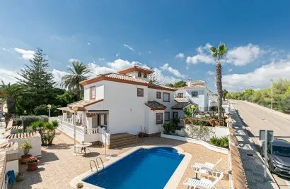 Villa de 185m² en Castilblanco de los Arroyos, España No. 2612