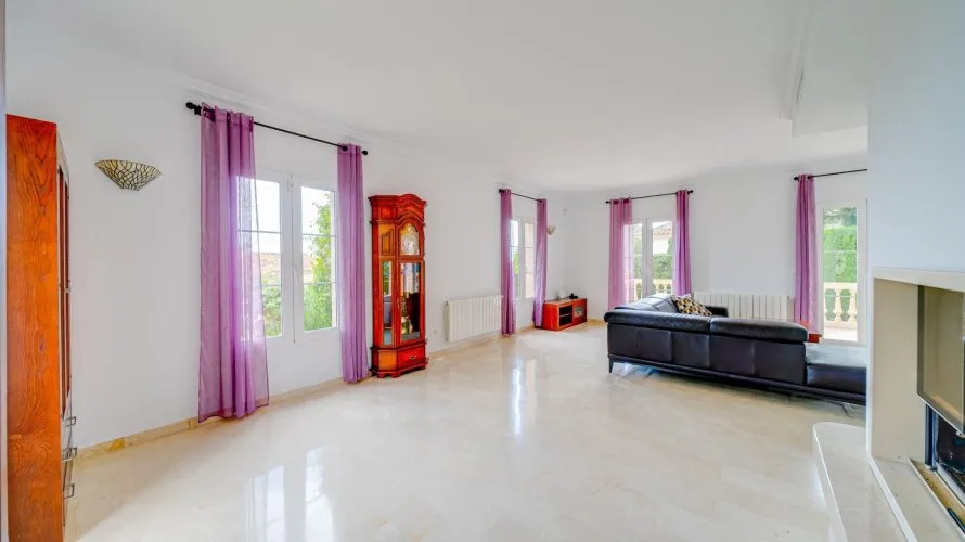 Villa de 4 dormitorios en Finestrat, España No. 1564 № 1
