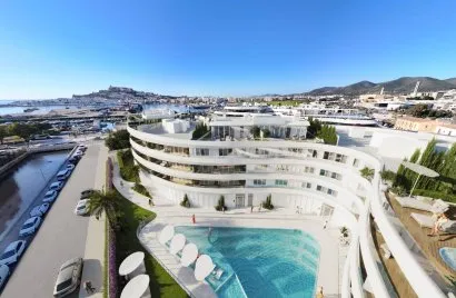 Apartamento de 2 dormitorios en Talamanca, España No. 2581