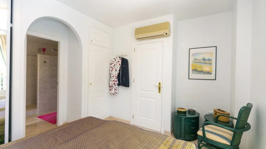 Villa de 194m² en Alicante, España No. 2667 № 2