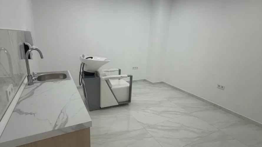Propiedad comercial de 87.85m² en Torrevieja, España No. 2710 № 11