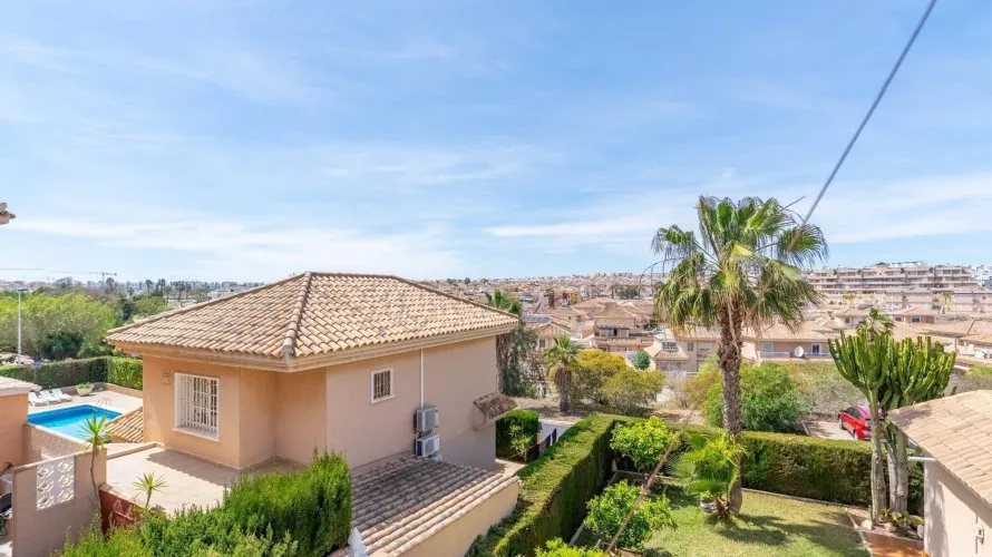 Villa de 3 dormitorios en Torrevieja, España No. 1542 № 9
