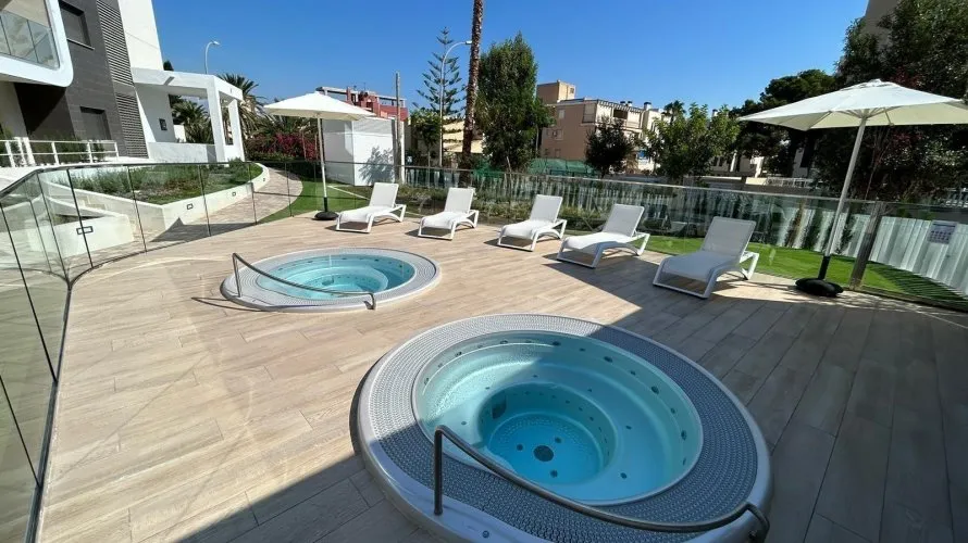 Apartamento de 3 dormitorios en Alicante, España No. 2567 № 6