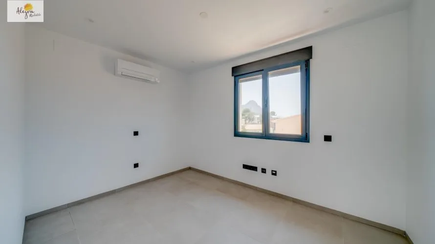 Villa de 5 dormitorios en Calpe, España No. 1790 № 27