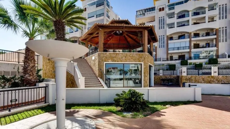 Apartamento de 3 dormitorios en Guardamar del Segura, España No. 1985 № 3
