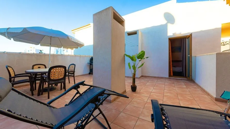 Apartamento de 2 dormitorios en Torrevieja, España No. 1895 № 4