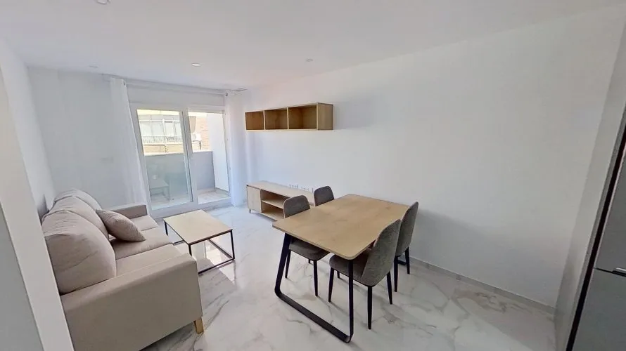 Apartamento de 2 dormitorios en Torrevieja, España No. 1487 № 1