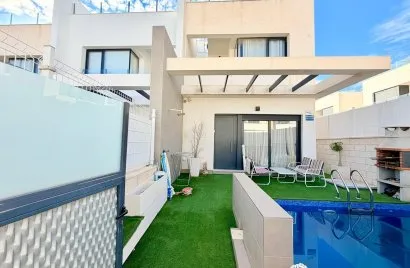 Apartamento de 3 dormitorios en La Florida, España No. 2309