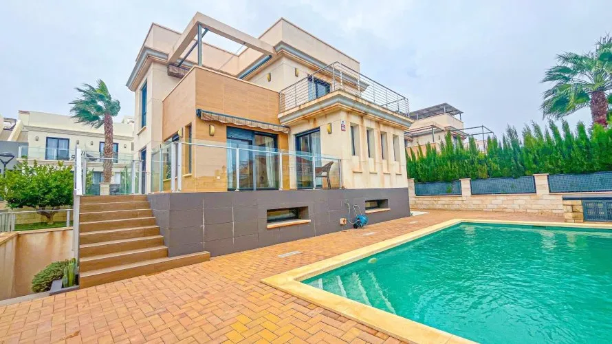 Villa de 5 dormitorios en La Zenia, España No. 2527 № 22