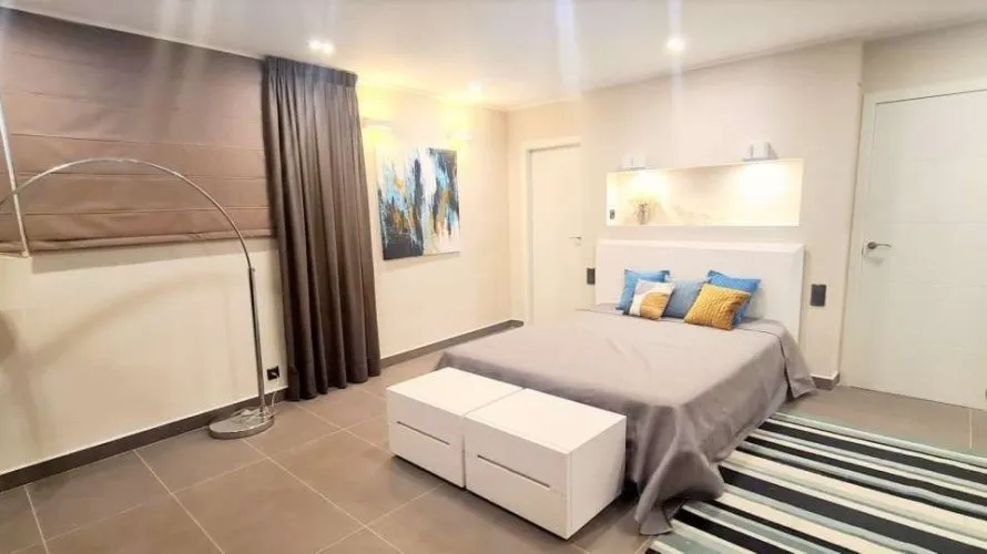 Villa de 5 dormitorios en Calpe, España No. 1703 № 1