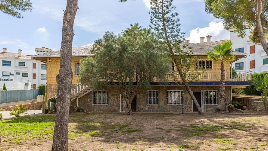 Villa de 5 dormitorios en Campoamor, España No. 2290 № 11