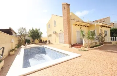 Apartamento de 4 dormitorios en Playa Flamenca II, España No. 1982
