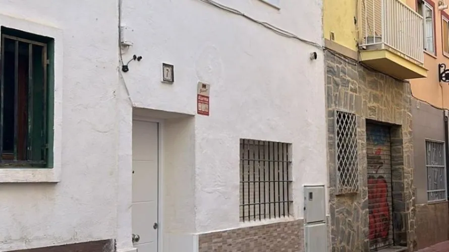Сasa de 2 dormitorios en Benidorm, España No. 2031