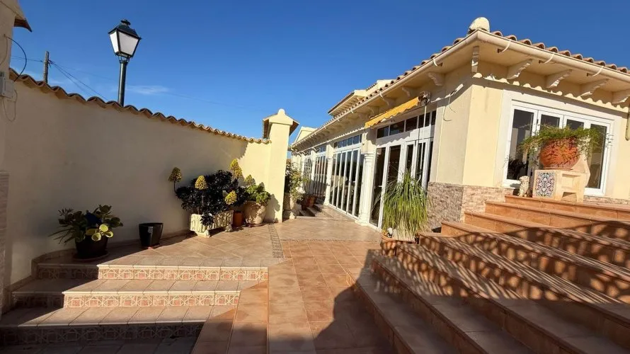 Villa de 4 dormitorios en Villamartin, España No. 2373 № 4