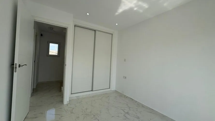 Сasa de 3 dormitorios en Torrevieja, España No. 2128 № 26