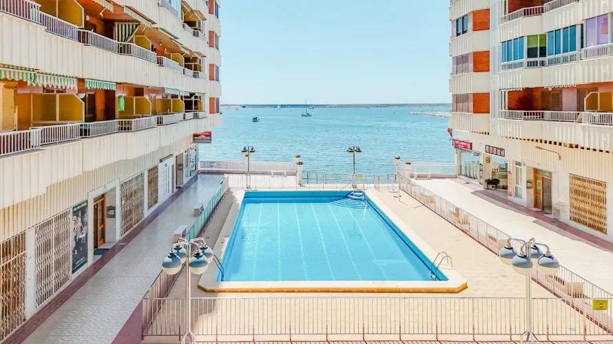 Apartamento de 100m² en Torrevieja, España No. 2326 № 1