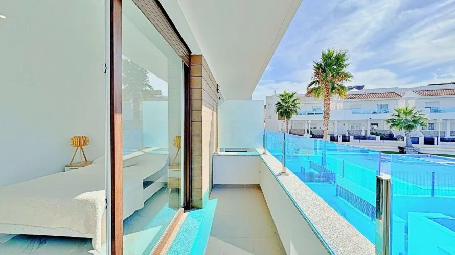 Bungalow de 3 dormitorios en Torrevieja, España No. 2167 № 24