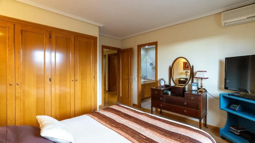 Сasa de 6 dormitorios en Madrid, España No. 2599 № 8