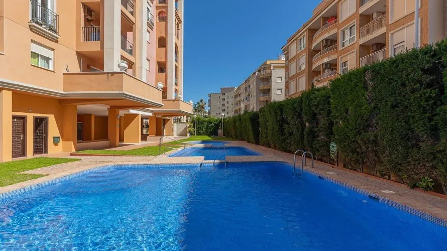 Apartamento de 2 dormitorios en Torrevieja, España No. 2357 № 25