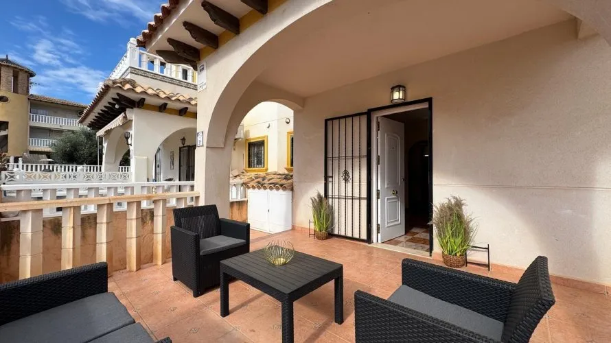 Сasa de 2 dormitorios en Alicante, España No. 1528 № 20