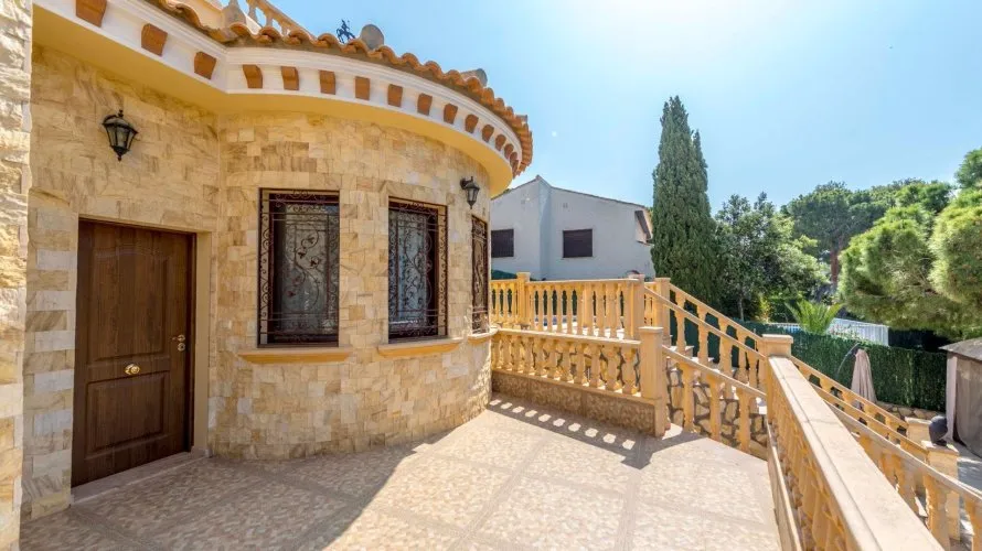 Villa de 4 dormitorios en Campoamor, España No. 2646 № 5