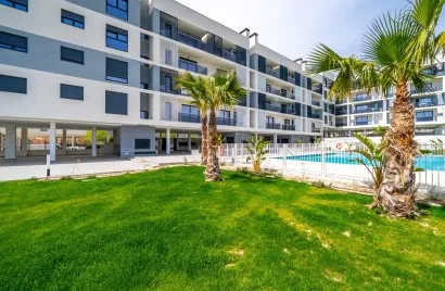 Apartamento de 3 dormitorios en Alicante, España No. 2615