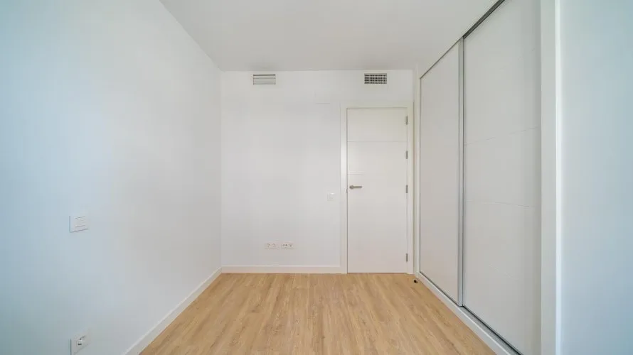 Apartamento de 3 dormitorios en Alicante, España No. 2615 № 2