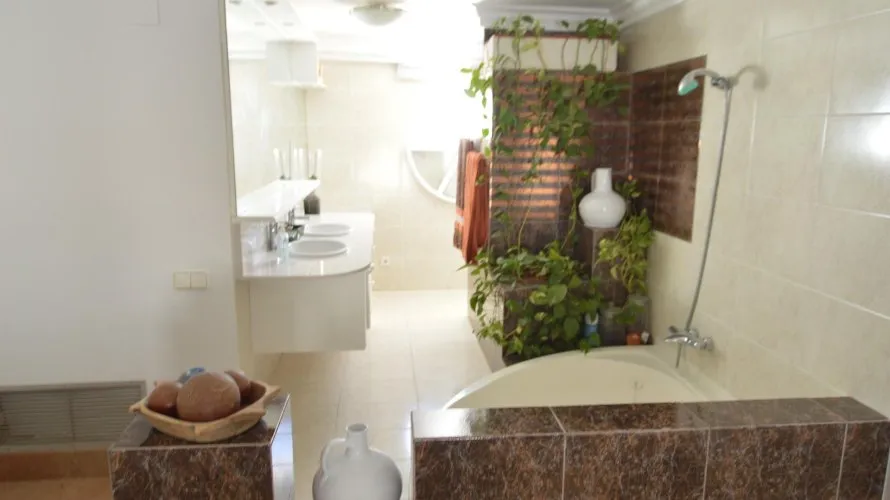 Villa de 4 dormitorios en Torrevieja, España No. 1477 № 18