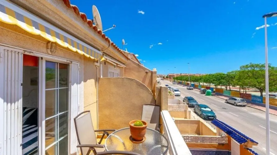 Сasa de 2 dormitorios en Torrevieja, España No. 2448 № 9